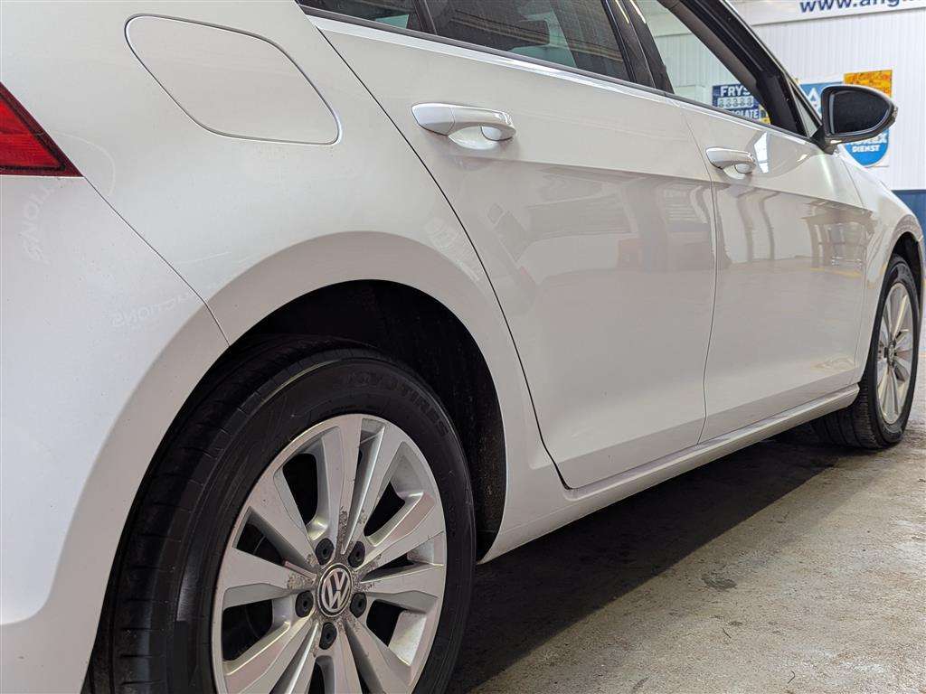 <p>2014 VOLKSWAGEN GOLF SE BLUEMOTION TECH T</p>