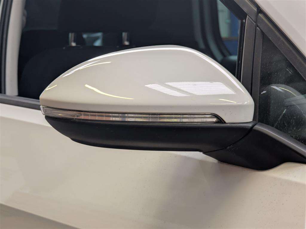 <p>2014 VOLKSWAGEN GOLF SE BLUEMOTION TECH T</p>