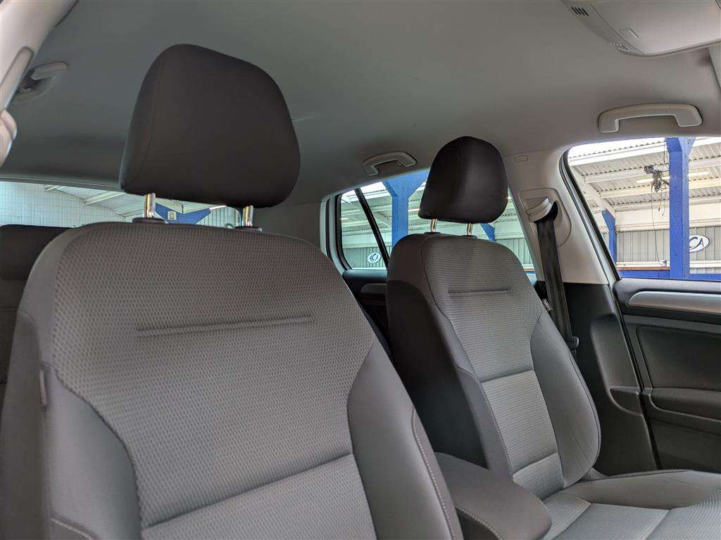 <p>2014 VOLKSWAGEN GOLF SE BLUEMOTION TECH T</p>