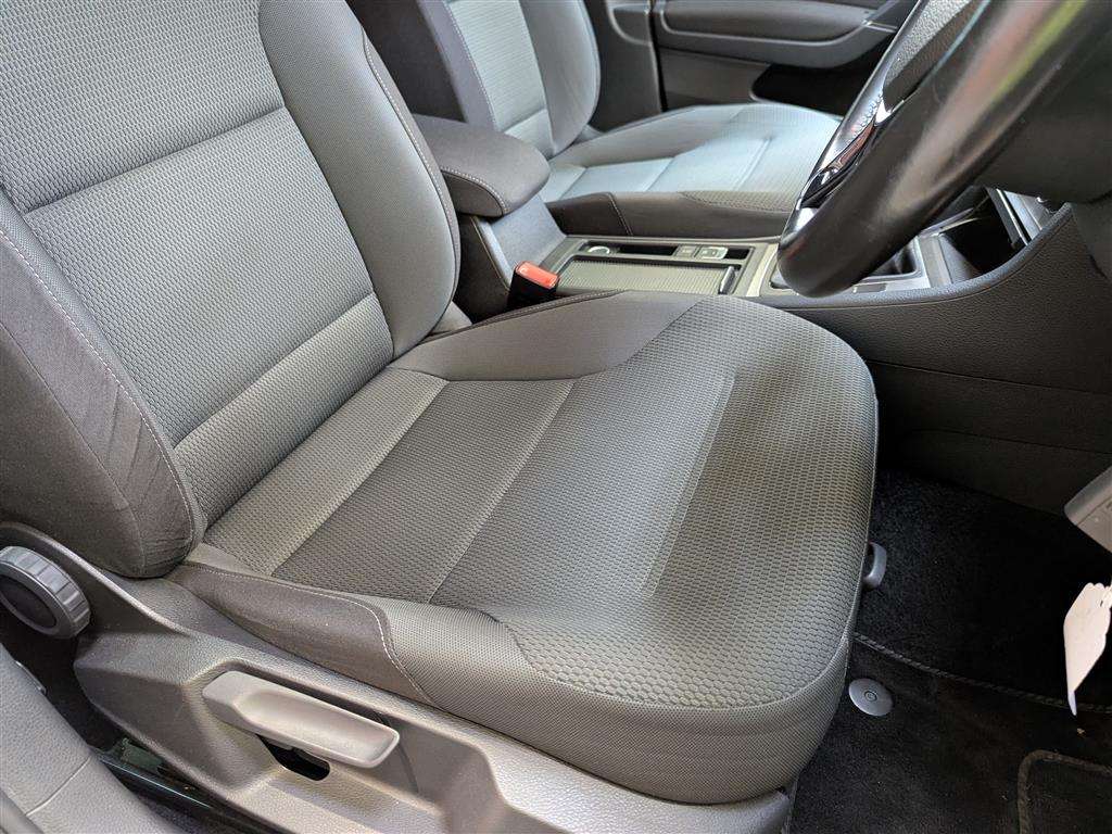 <p>2014 VOLKSWAGEN GOLF SE BLUEMOTION TECH T</p>