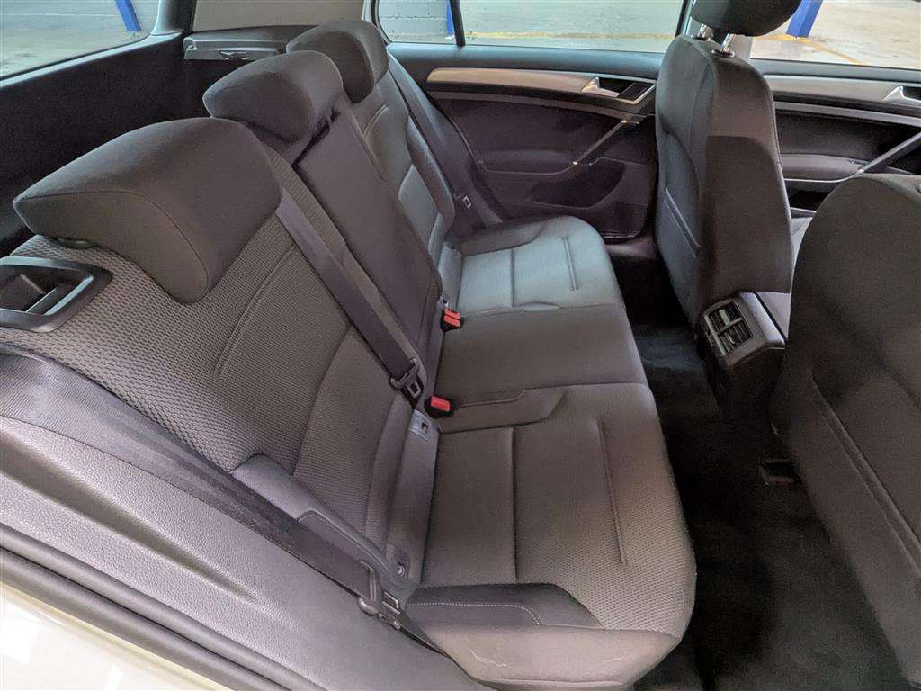 <p>2014 VOLKSWAGEN GOLF SE BLUEMOTION TECH T</p>