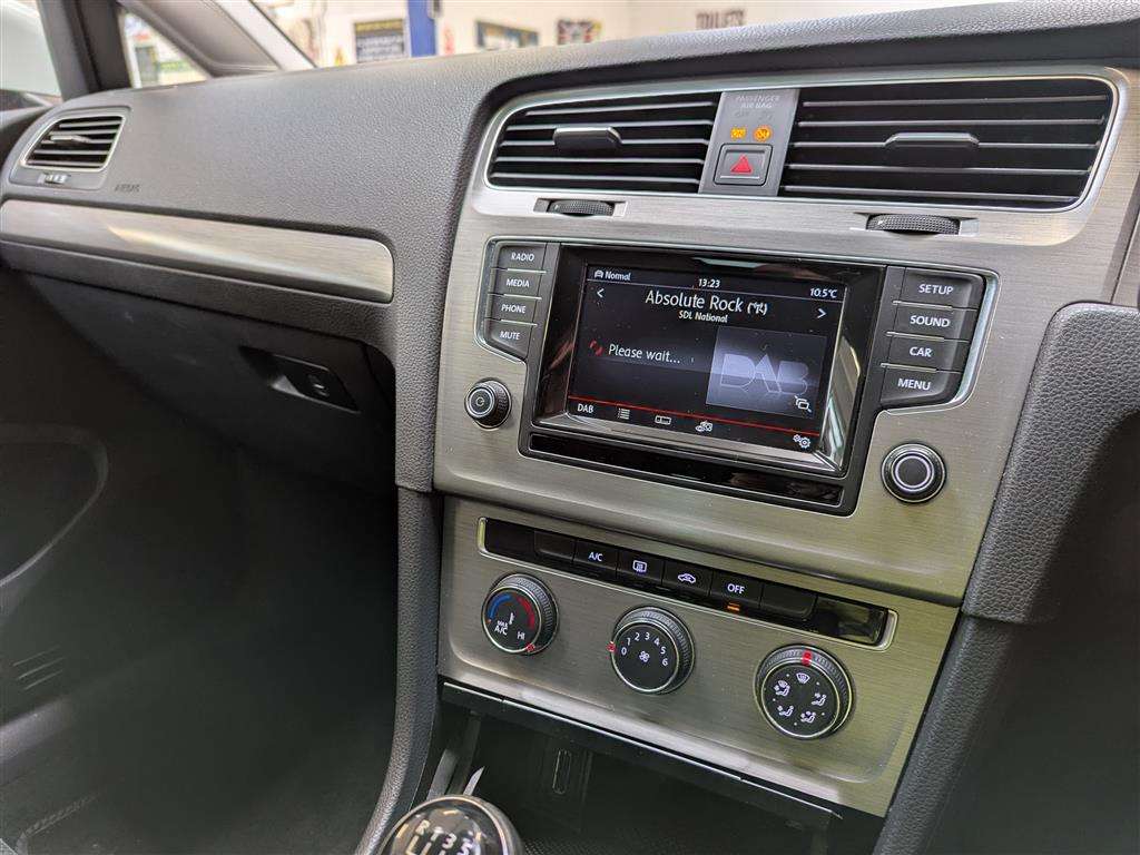 <p>2014 VOLKSWAGEN GOLF SE BLUEMOTION TECH T</p>