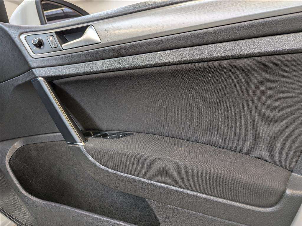 <p>2014 VOLKSWAGEN GOLF SE BLUEMOTION TECH T</p>