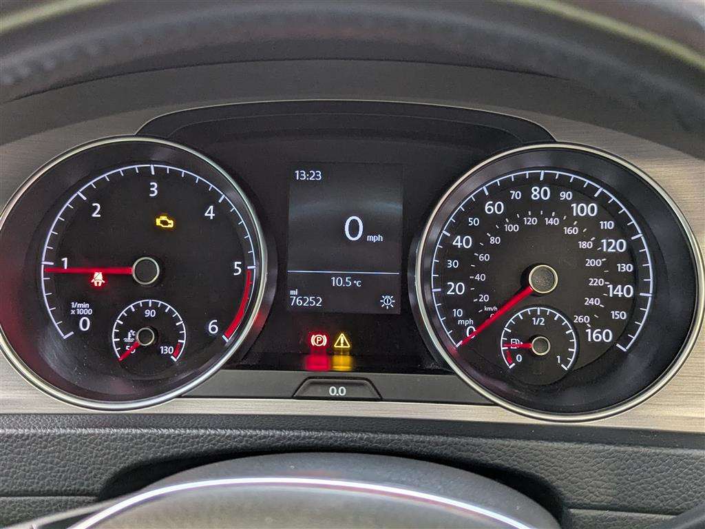 <p>2014 VOLKSWAGEN GOLF SE BLUEMOTION TECH T</p>