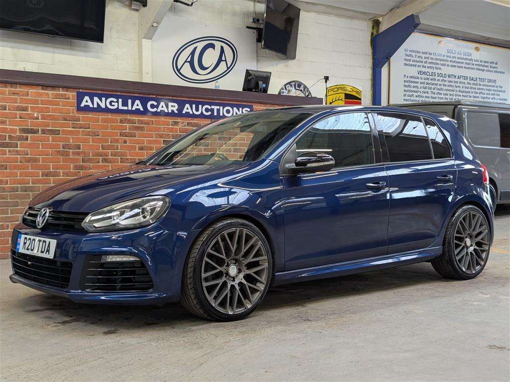 <p>2010 VOLKSWAGEN GOLF R DSG S-A</p>