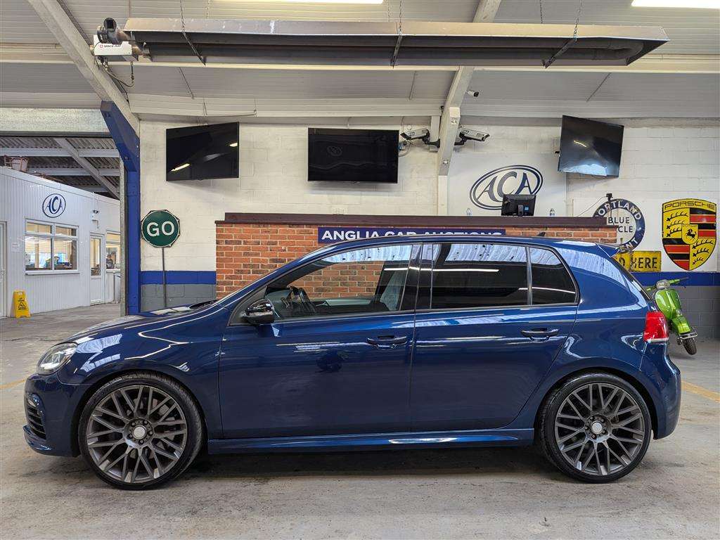 <p>2010 VOLKSWAGEN GOLF R DSG S-A</p>