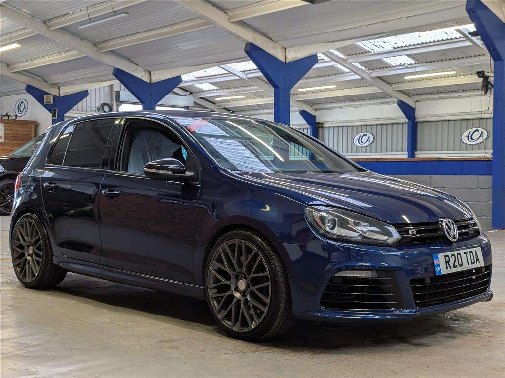 <p>2010 VOLKSWAGEN GOLF R DSG S-A</p>