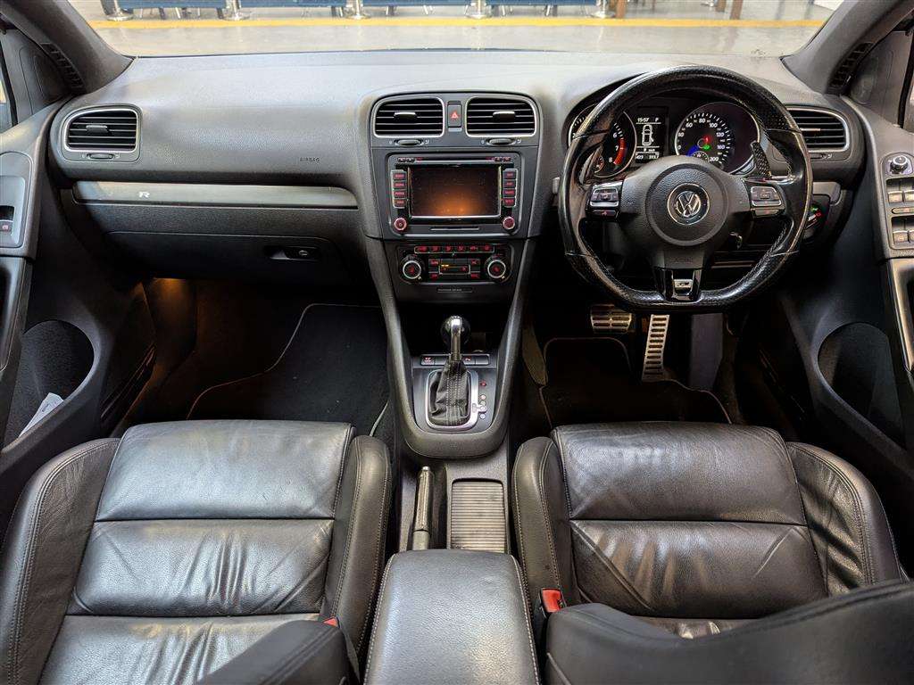 <p>2010 VOLKSWAGEN GOLF R DSG S-A</p>
