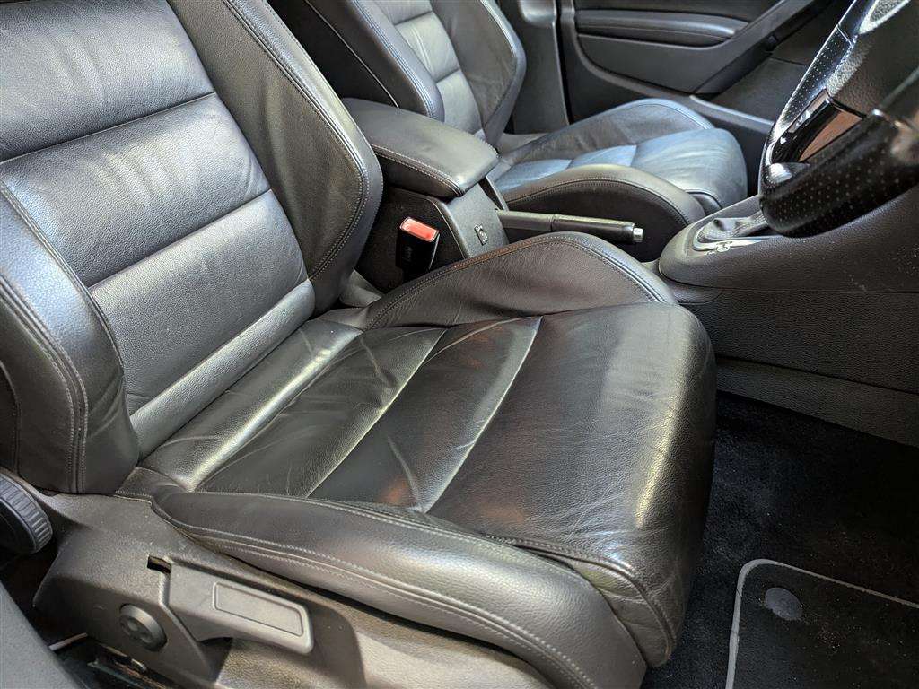 <p>2010 VOLKSWAGEN GOLF R DSG S-A</p>