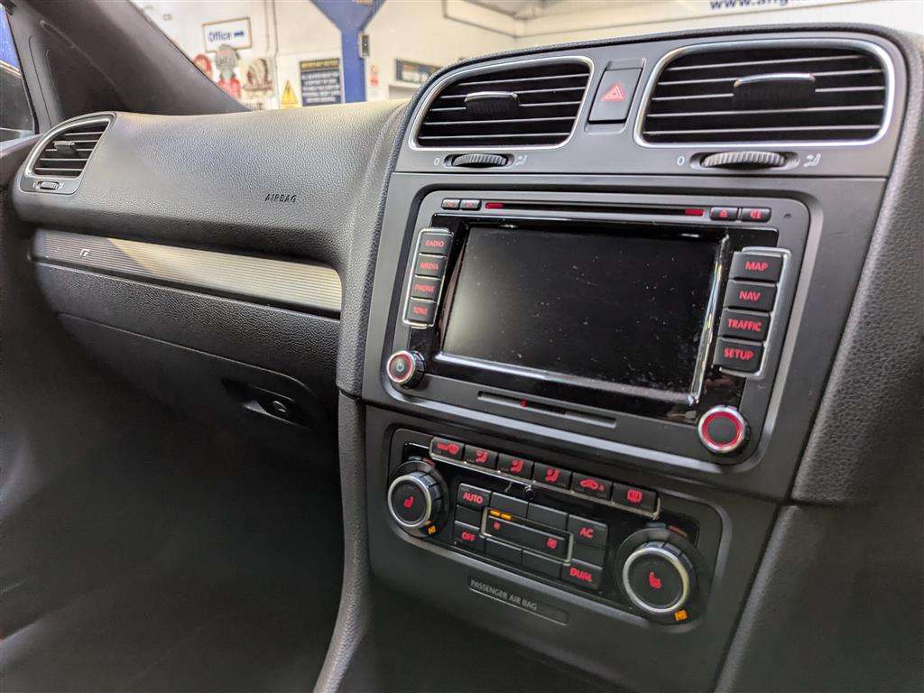 <p>2010 VOLKSWAGEN GOLF R DSG S-A</p>