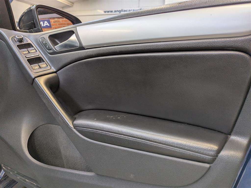 <p>2010 VOLKSWAGEN GOLF R DSG S-A</p>