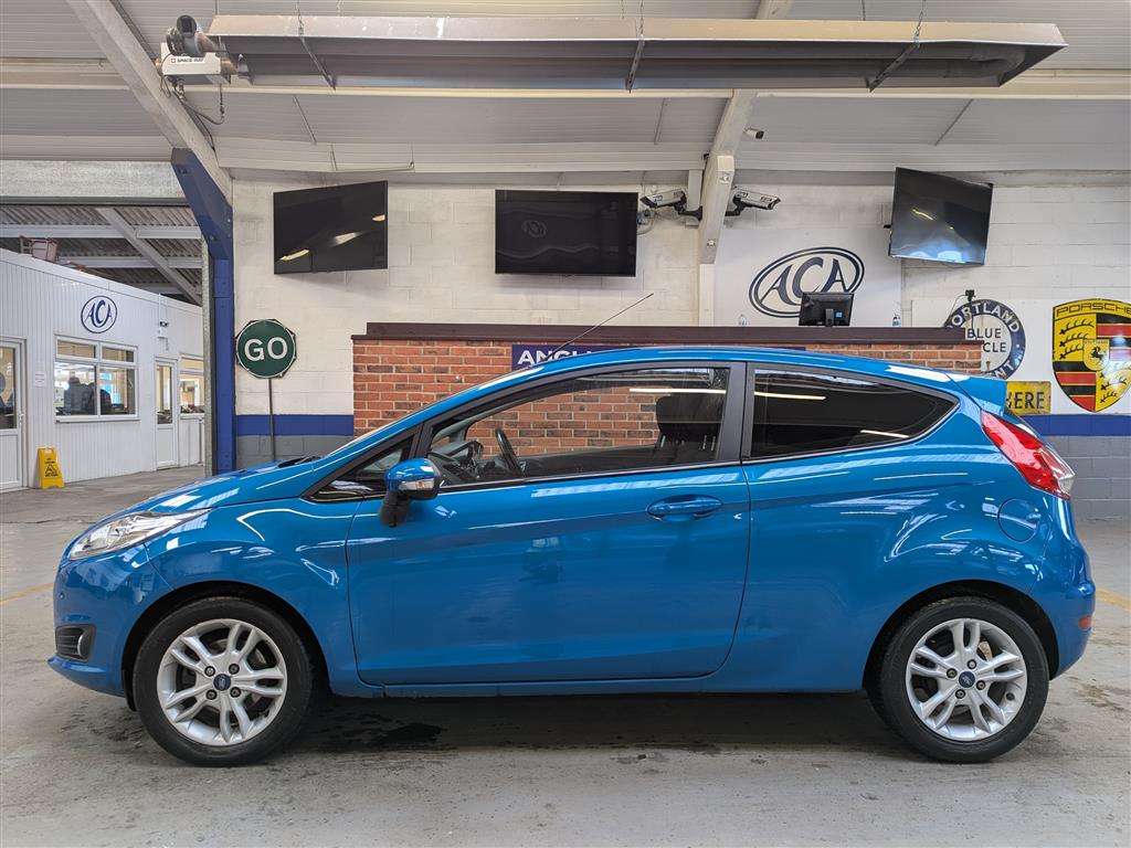 <p>2015 FORD FIESTA ZETEC</p>