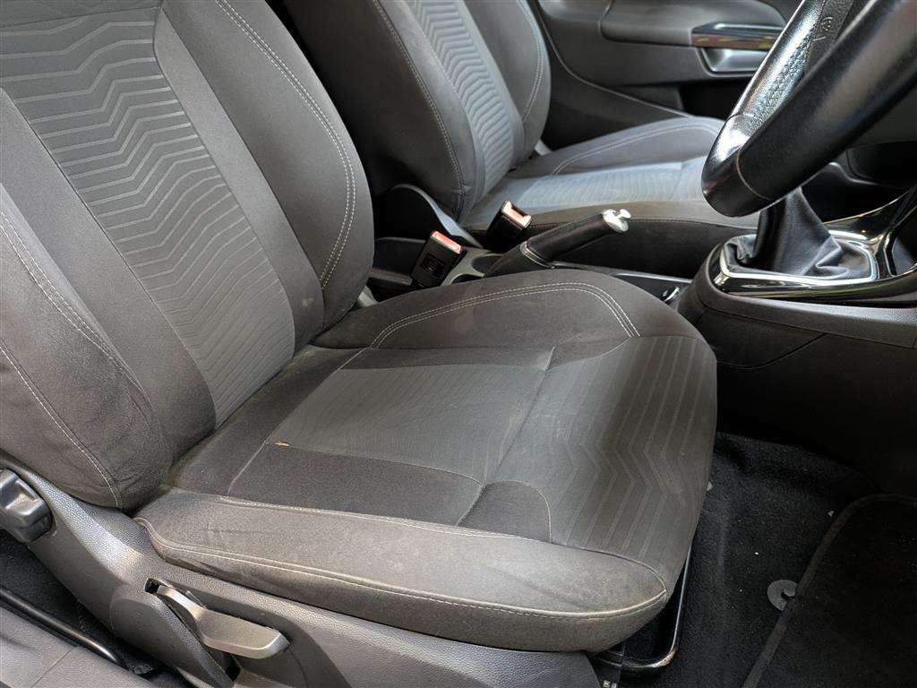 <p>2015 FORD FIESTA ZETEC</p>