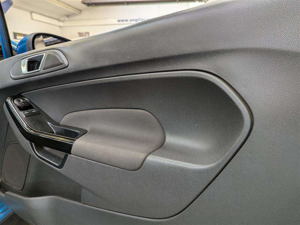 <p>2015 FORD FIESTA ZETEC</p>