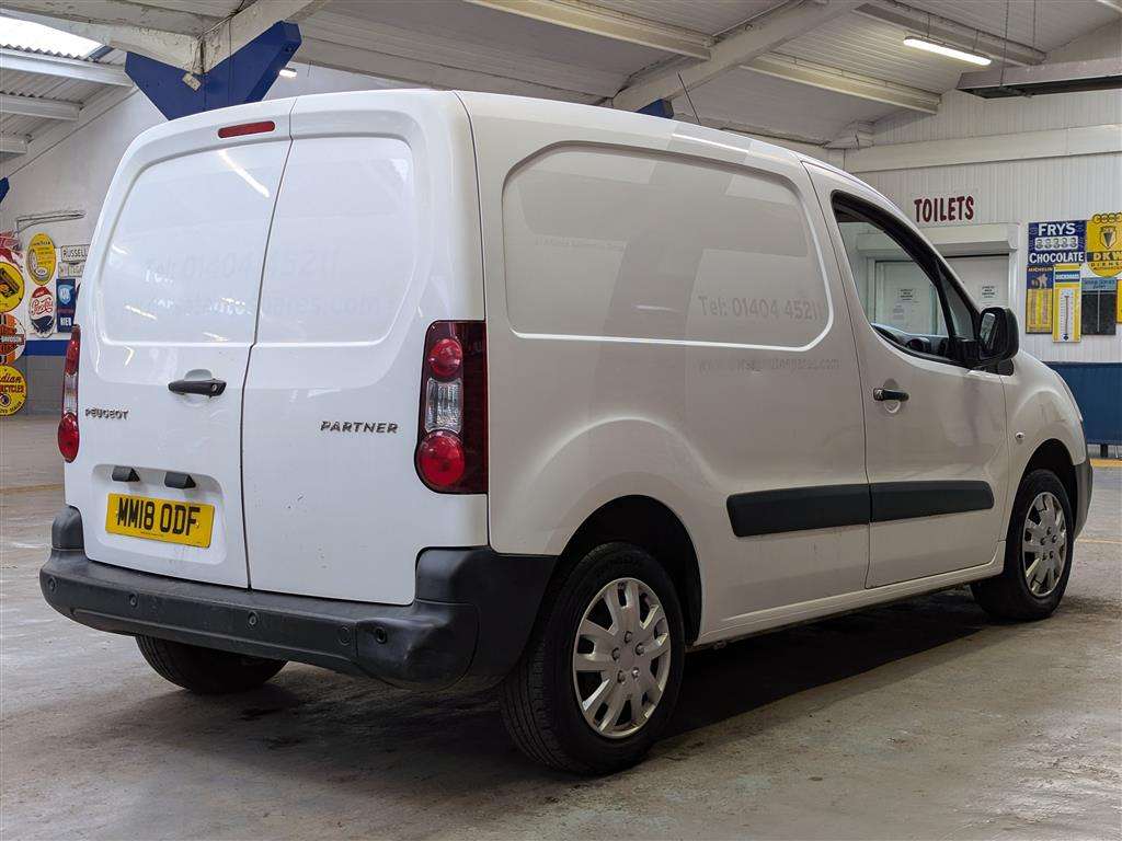 <p>2018 PEUGEOT PARTNER PROFESSION L1 BLU</p>