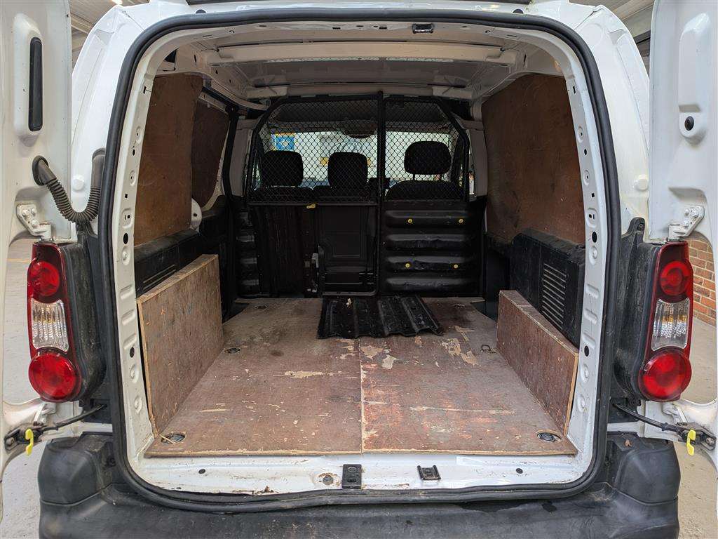 <p>2018 PEUGEOT PARTNER PROFESSION L1 BLU</p>