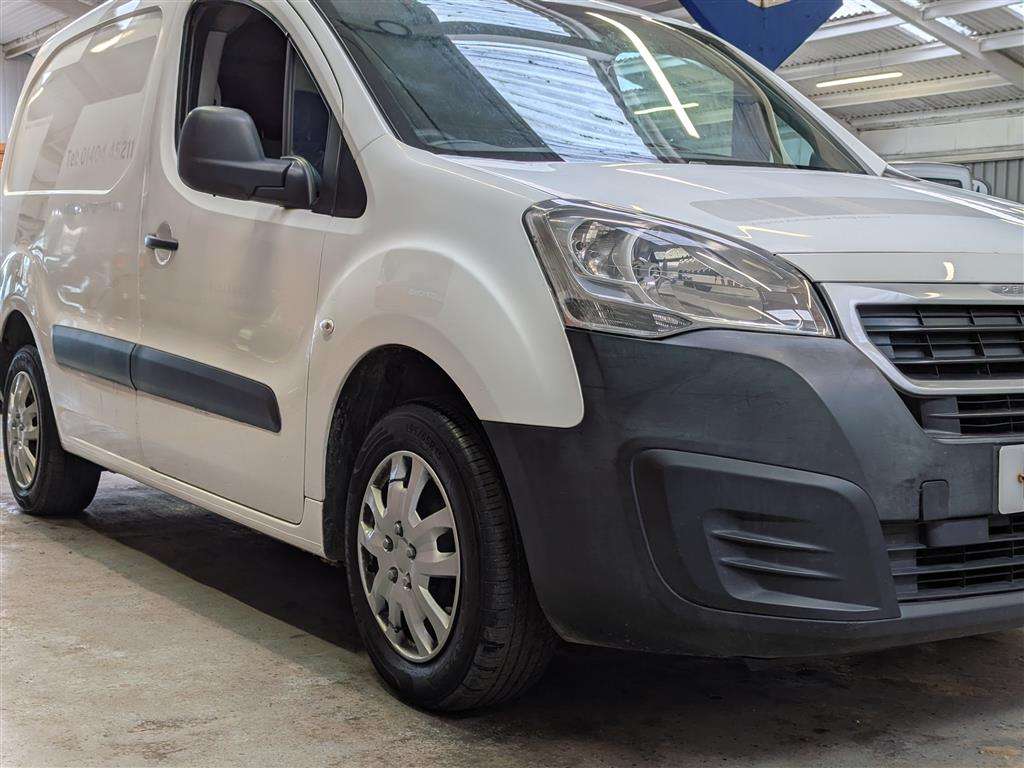 <p>2018 PEUGEOT PARTNER PROFESSION L1 BLU</p>
