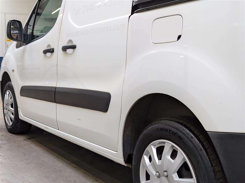 <p>2018 PEUGEOT PARTNER PROFESSION L1 BLU</p>