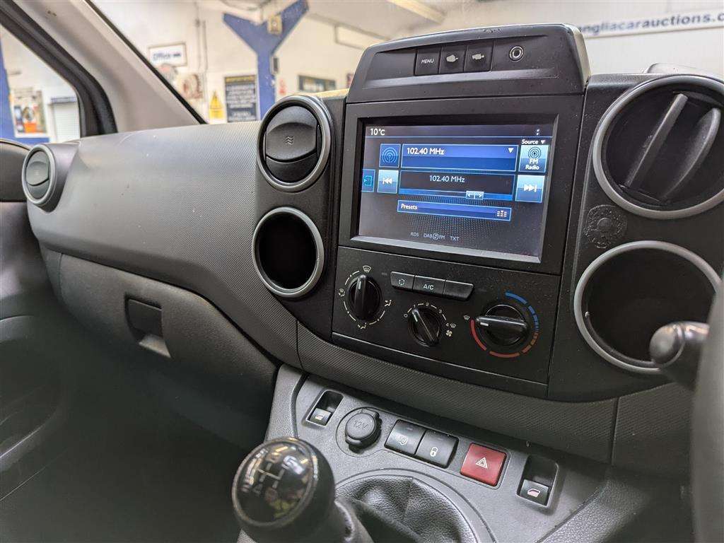 <p>2018 PEUGEOT PARTNER PROFESSION L1 BLU</p>