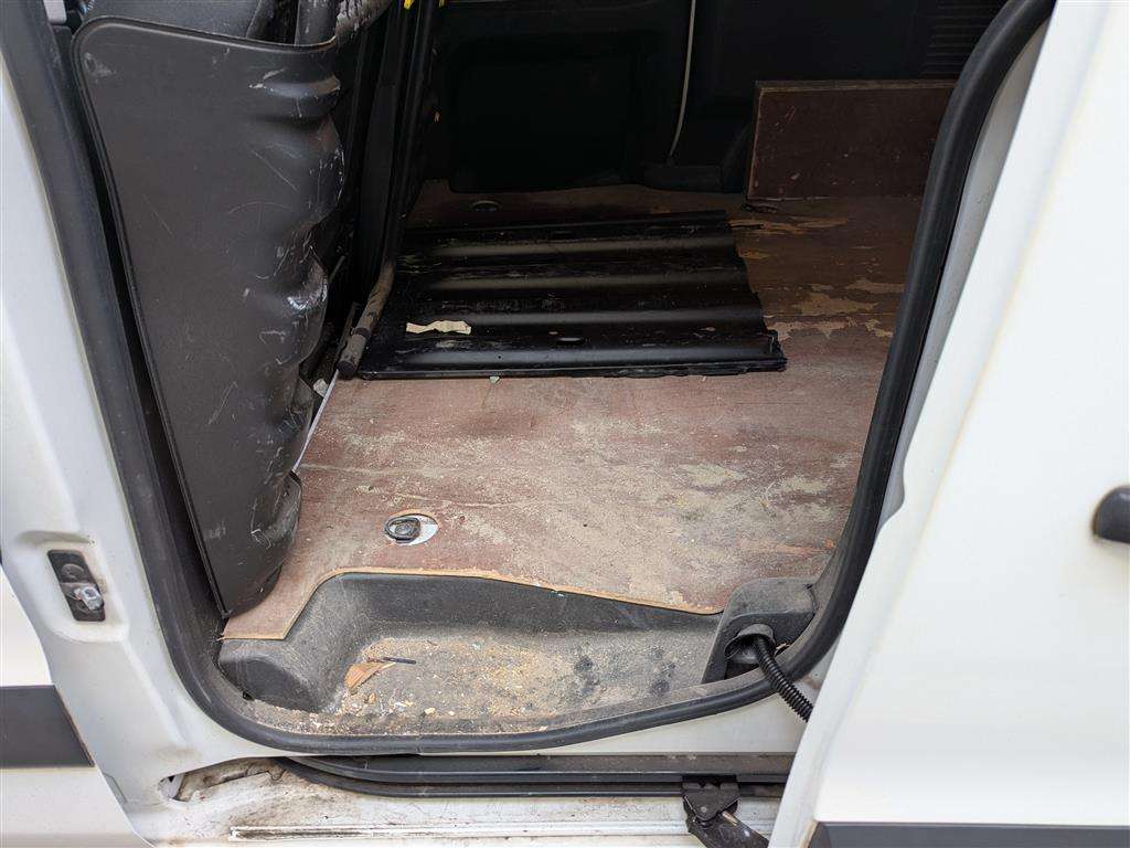 <p>2018 PEUGEOT PARTNER PROFESSION L1 BLU</p>