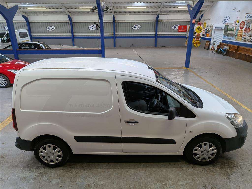 <p>2018 PEUGEOT PARTNER PROFESSION L1 BLU</p>
