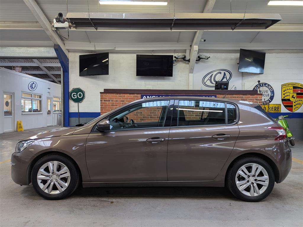 <p>2015 PEUGEOT 308 ACTIVE BLUE HDI</p>