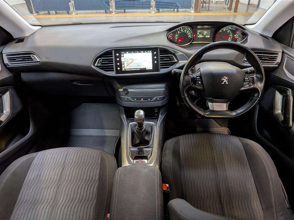 <p>2015 PEUGEOT 308 ACTIVE BLUE HDI</p>