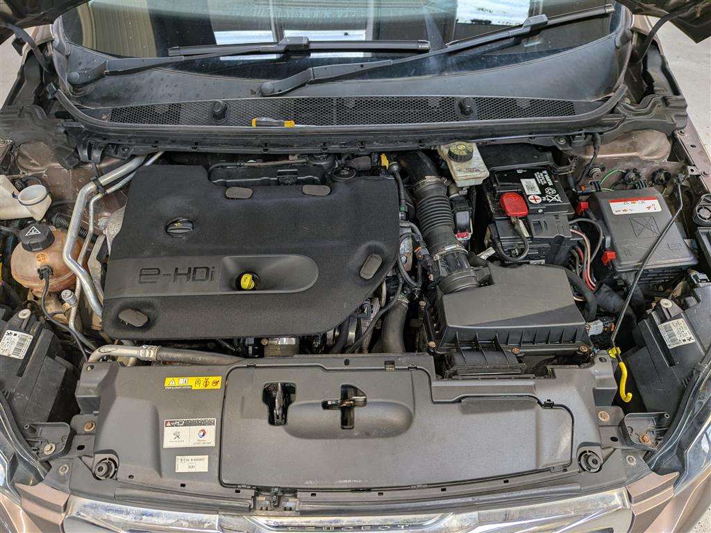 <p>2015 PEUGEOT 308 ACTIVE BLUE HDI</p>