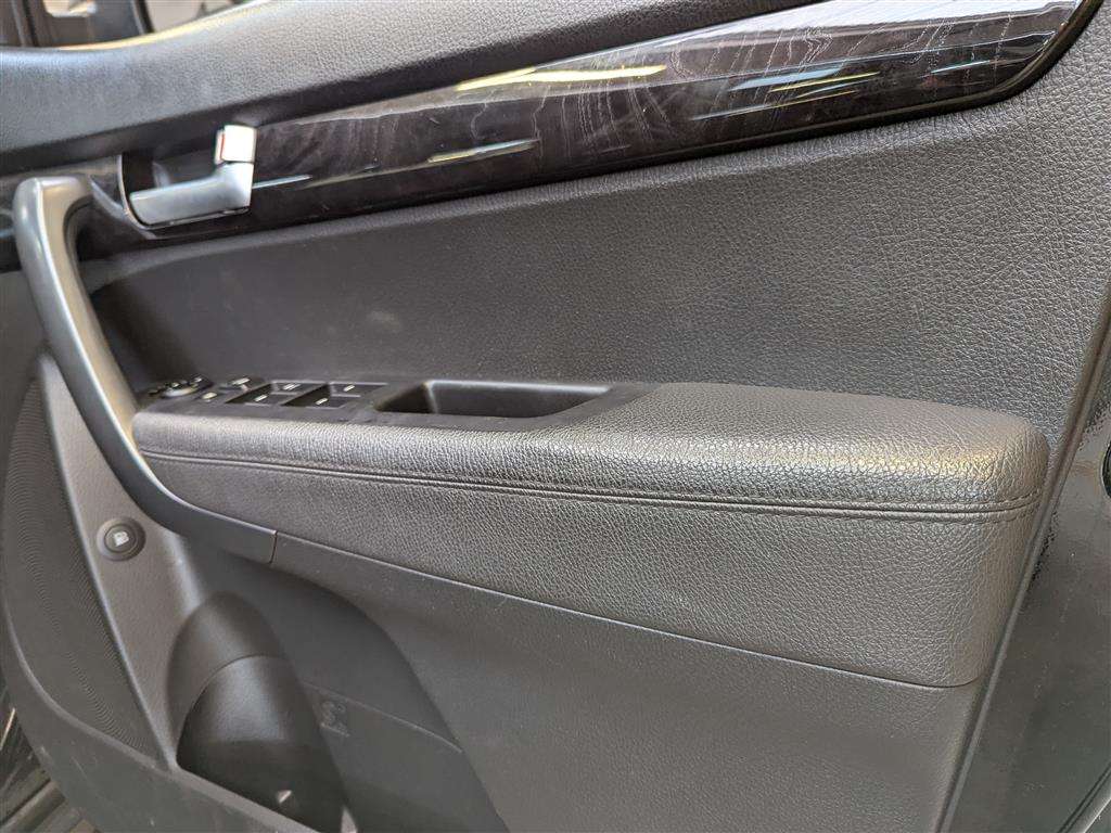 <p>2013 KIA SORENTO KX-1 CRDI 4X4</p>