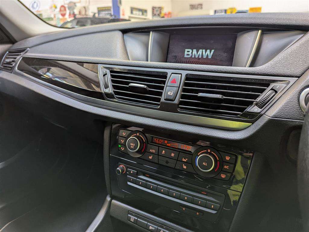 <p>2014 BMW X1 XDRIVE18D XLINE</p>