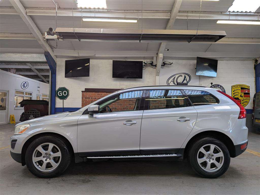 <p>2010 VOLVO XC60 SE AWD D5</p>