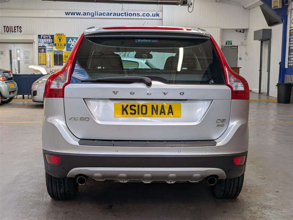 <p>2010 VOLVO XC60 SE AWD D5</p>