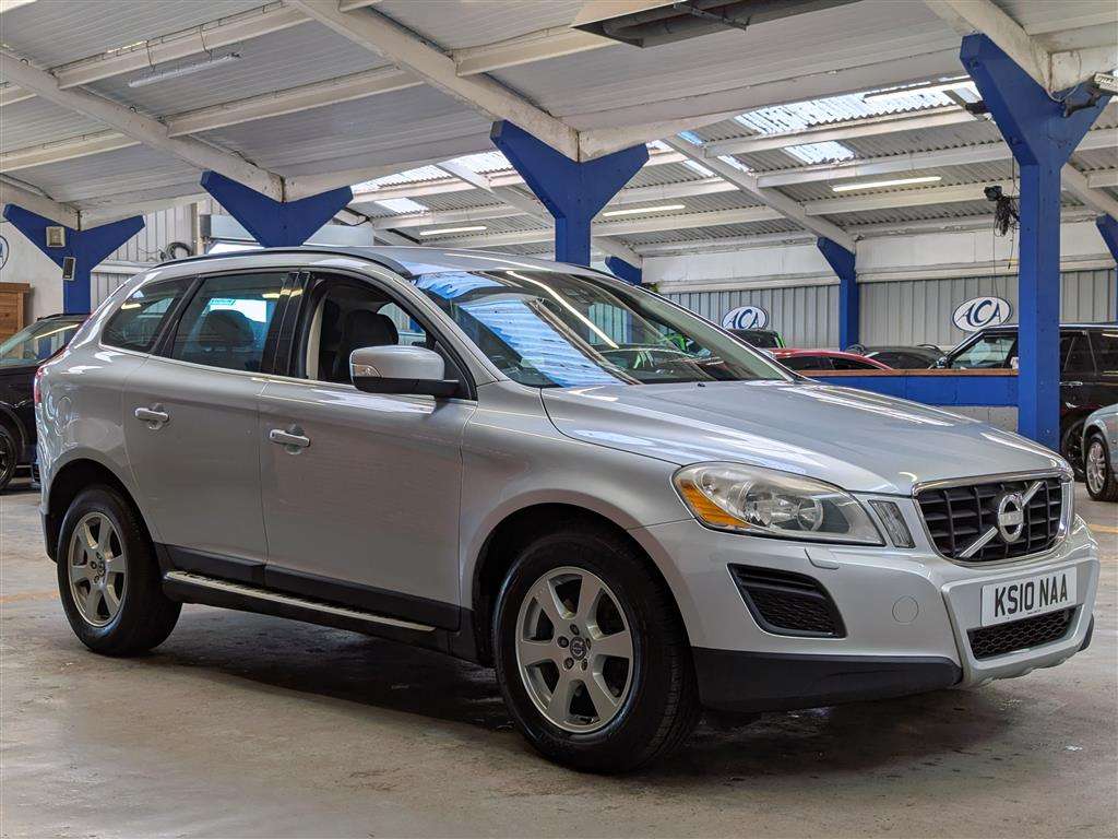 <p>2010 VOLVO XC60 SE AWD D5</p>