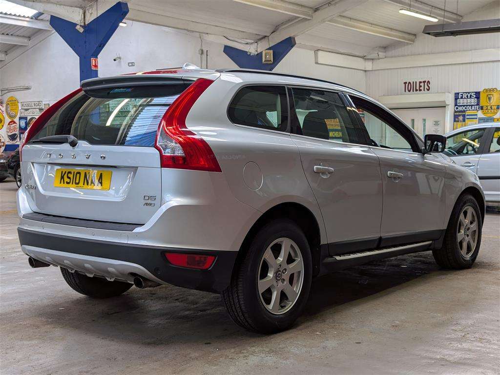 <p>2010 VOLVO XC60 SE AWD D5</p>