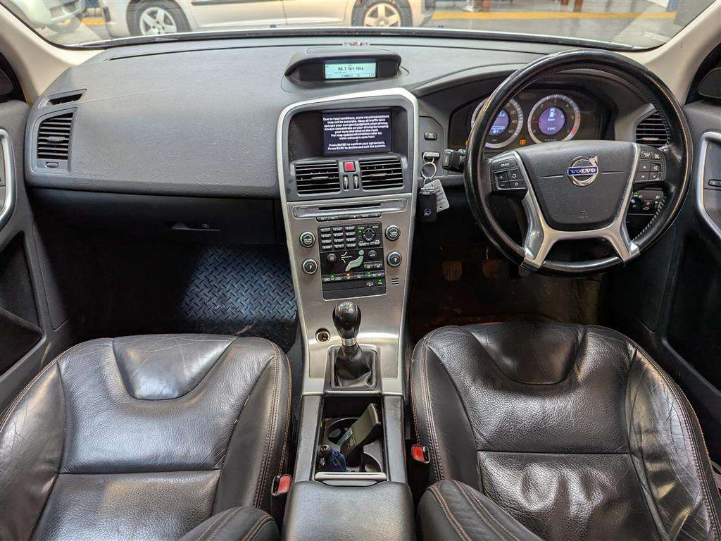 <p>2010 VOLVO XC60 SE AWD D5</p>