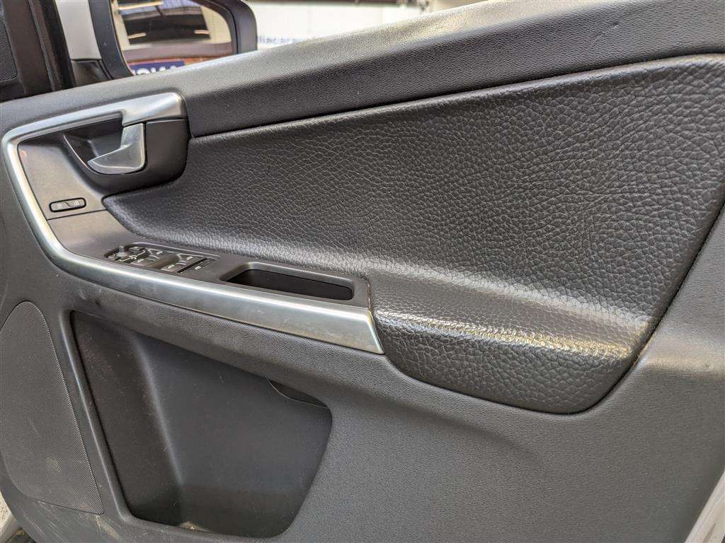 <p>2010 VOLVO XC60 SE AWD D5</p>