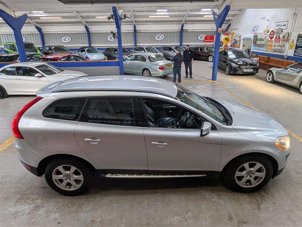 <p>2010 VOLVO XC60 SE AWD D5</p>