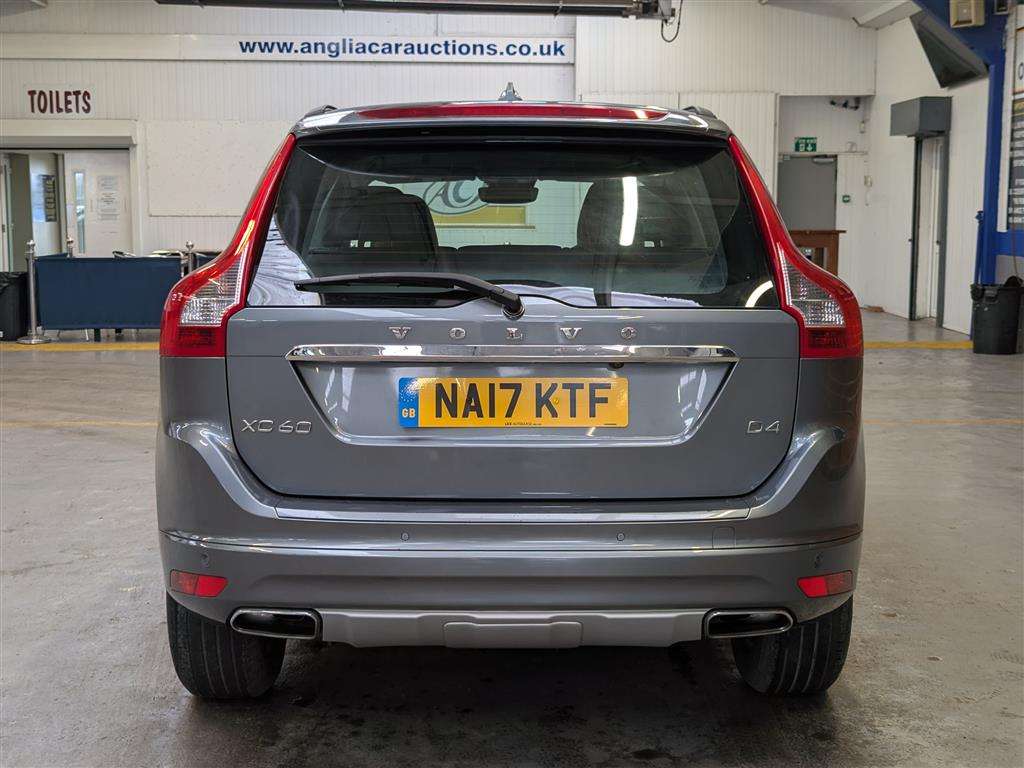<p>2017 VOLVO XC60 SE NAV D4</p>