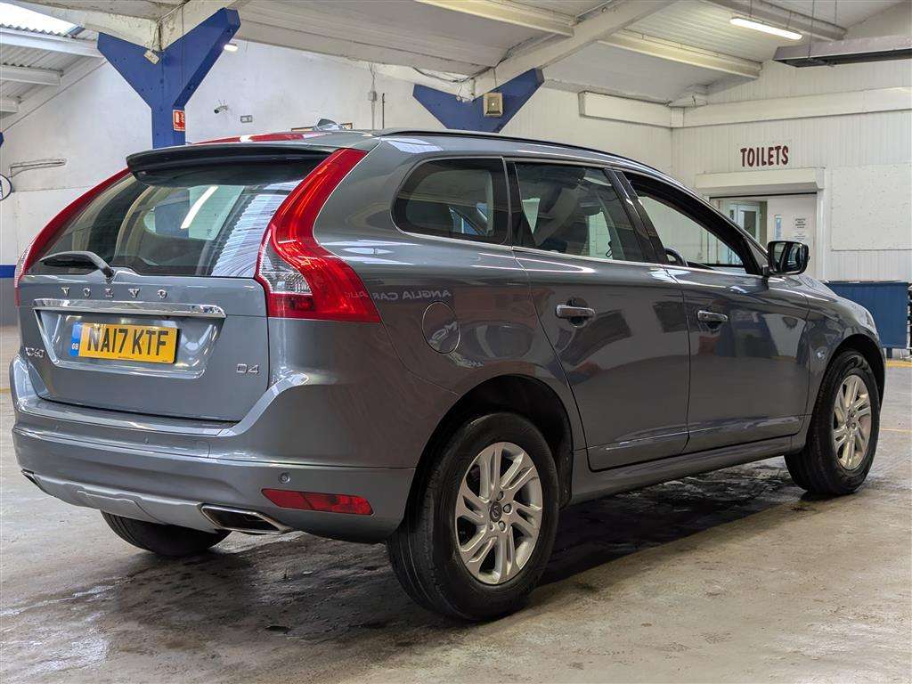 <p>2017 VOLVO XC60 SE NAV D4</p>