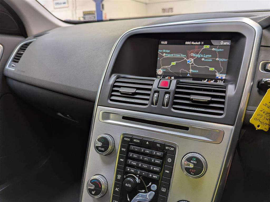 <p>2017 VOLVO XC60 SE NAV D4</p>