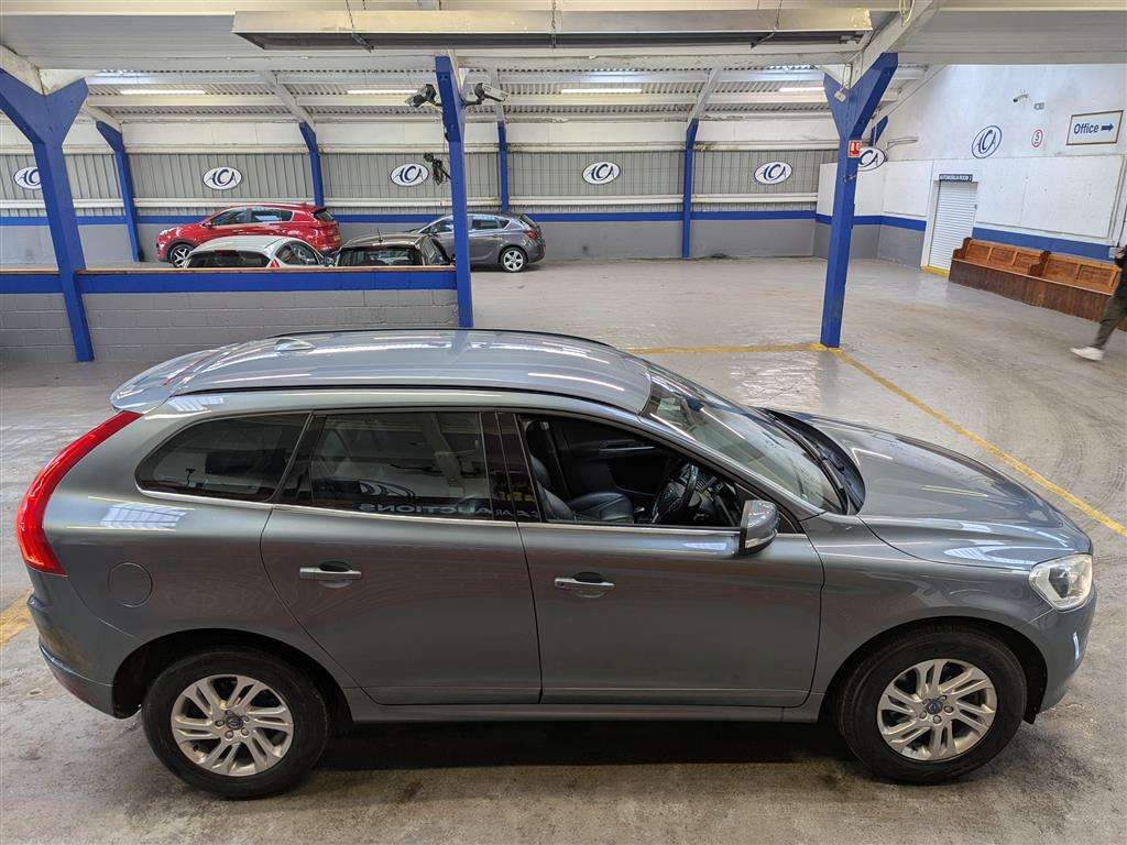 <p>2017 VOLVO XC60 SE NAV D4</p>