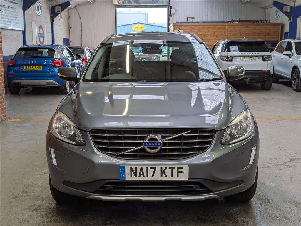 <p>2017 VOLVO XC60 SE NAV D4</p>