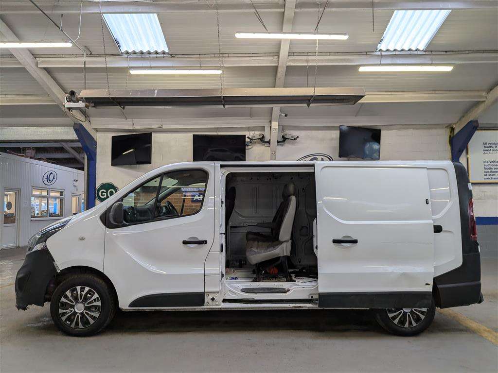 <p>2017 VAUXHALL VIVARO 2900 CDTI</p>