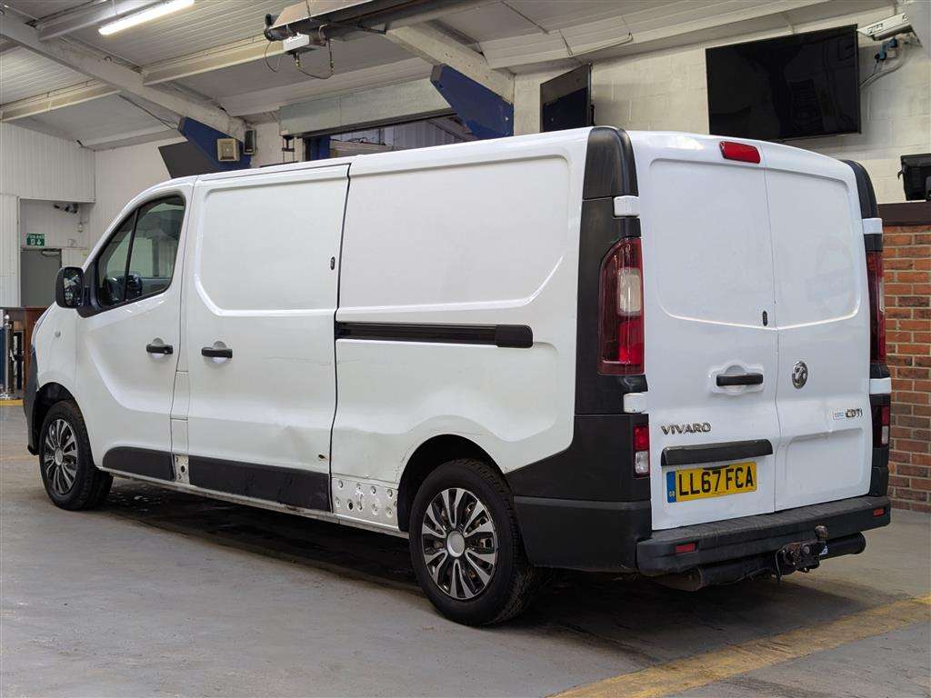<p>2017 VAUXHALL VIVARO 2900 CDTI</p>