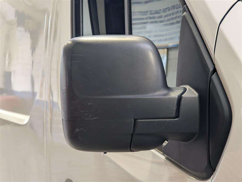 <p>2017 VAUXHALL VIVARO 2900 CDTI</p>