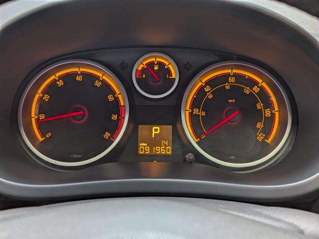 <p>2008 VAUXHALL CORSA DESIGN AUTO</p>