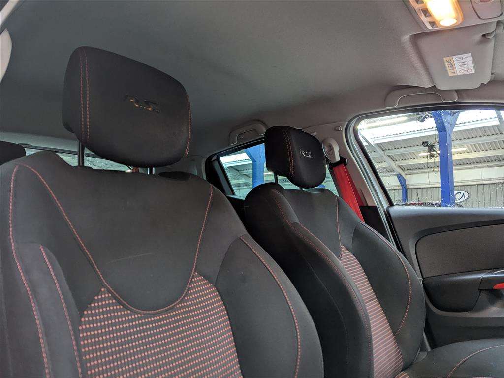 <p>2016 RENAULT CLIO RENAULTSPORT NAV LUX</p>