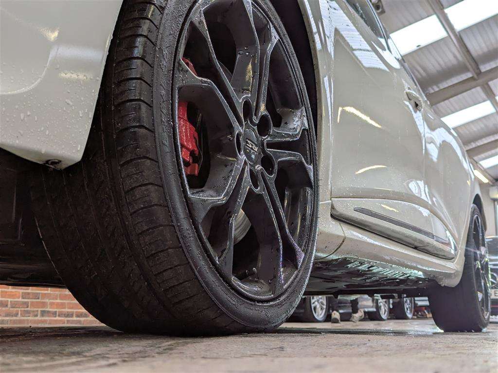 <p>2016 RENAULT CLIO RENAULTSPORT NAV LUX</p>