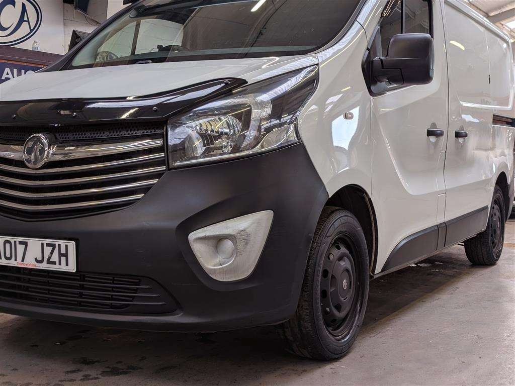 <p>2017 VAUXHALL VIVARO 2700 CDTI</p>