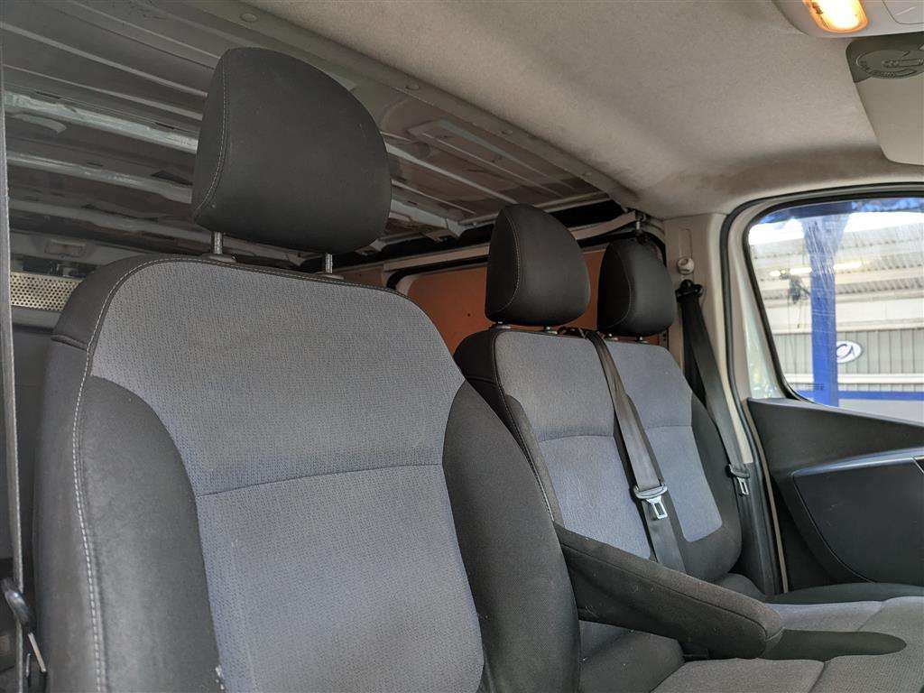 <p>2017 VAUXHALL VIVARO 2700 CDTI</p>